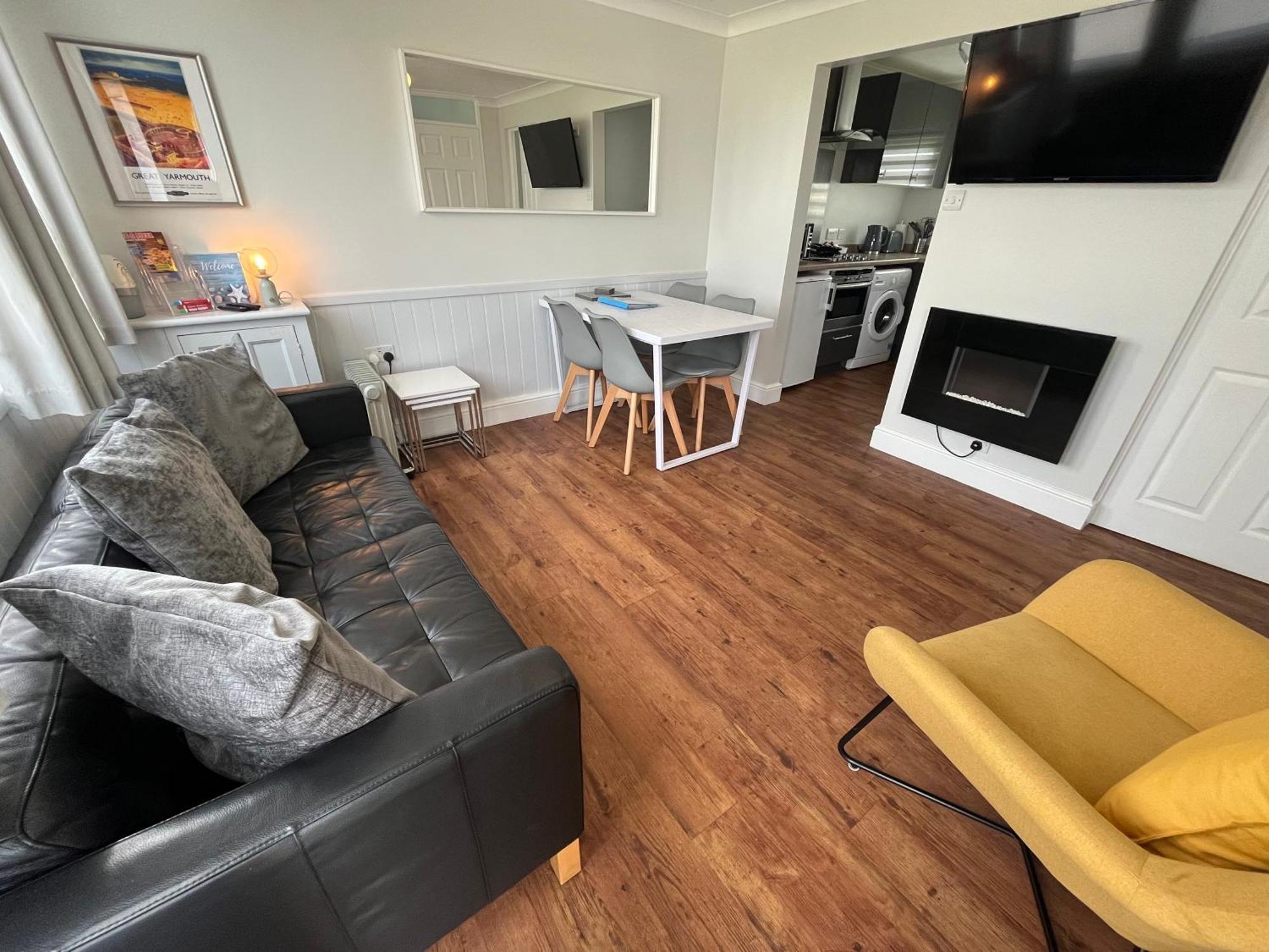Beachcomber, Sunbeach, Scratby - Two Bed Chalet, Sleeps 4, Free Wi-Fi, Free Club Passes, Free Swimming And Pet Friendly Exterior foto